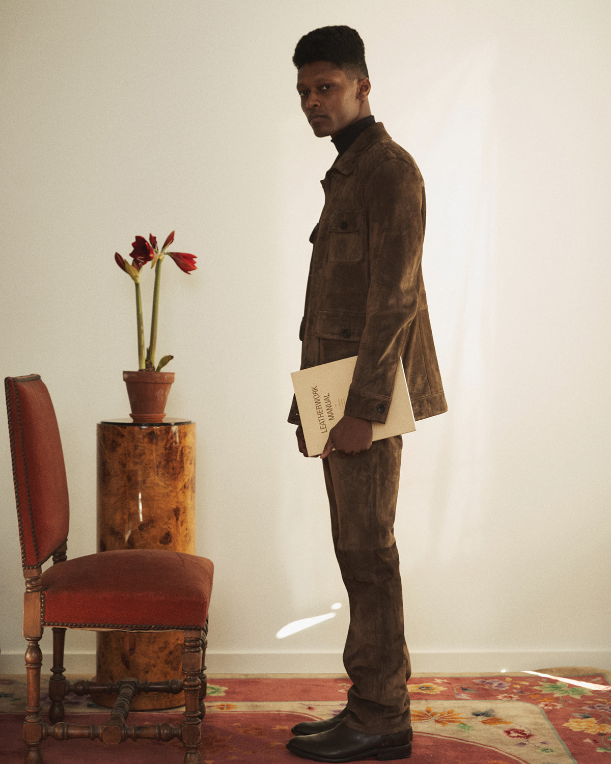 A man wearing a full-suede brown Savas look